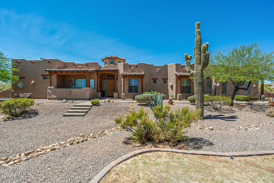 Images of one of the exquisite properties in CENTURY 21 Arizona Foothills' portfolio.